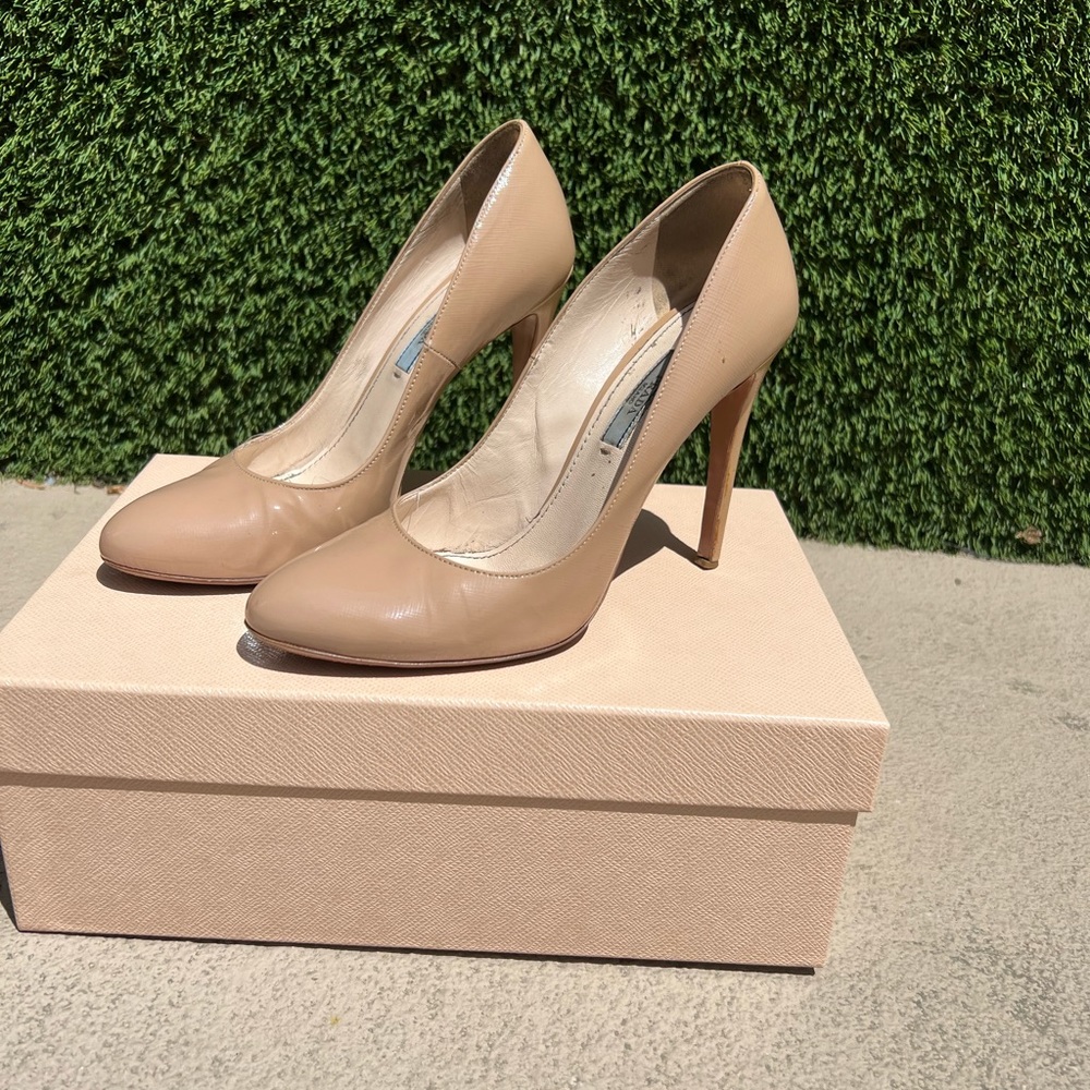 Prada nude patent pumps size 38 1/2